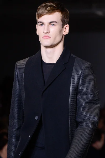 Look 15